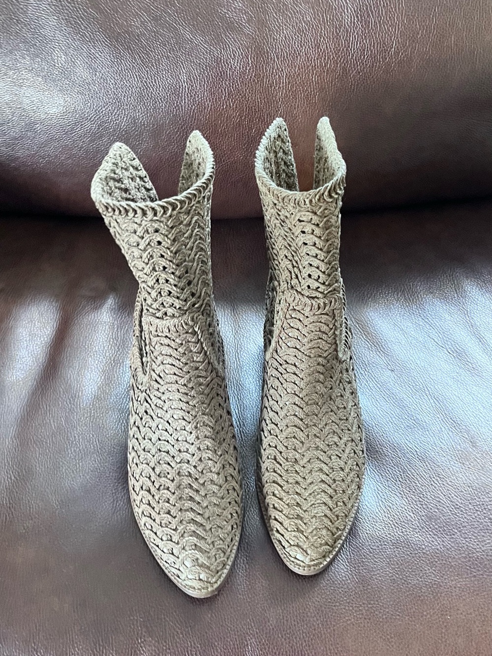 Kelsi Dagger Emery Armadillo Crochet Bootie Size 10